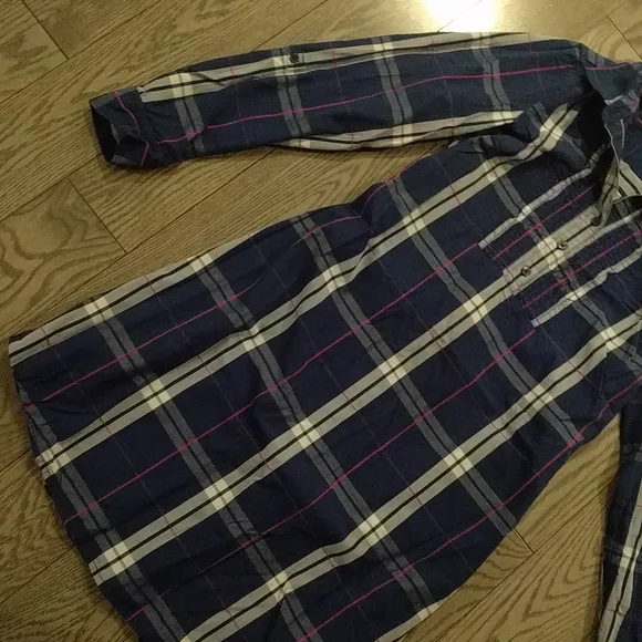 Beautiful dress by Tommy Hilfiger 🌟🍀🌸 - Picture 4 of 16